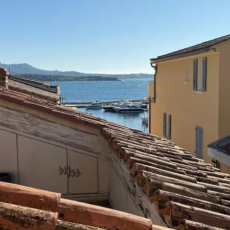 Au Centre De La Vieille Avec Vue Sur Le Port Apartamento